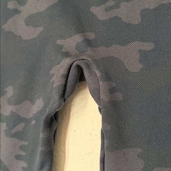 Spanx Look At Me Now Camo Leggings - Picture 4 of 6